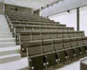 Nr. 651: Auditoriestol Scola. Design Yrj Kukkapuro.
Fs med lav eller hj ryg samt med og uden armln.tilbehr
er fast eller opklappelig skriveplade bag ryg.
Interir Evtek Institute of Tecknology, Finland.
