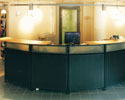 Nr. 391: Front stl/glas. Top kirsebr.
Gteborg Universitet.